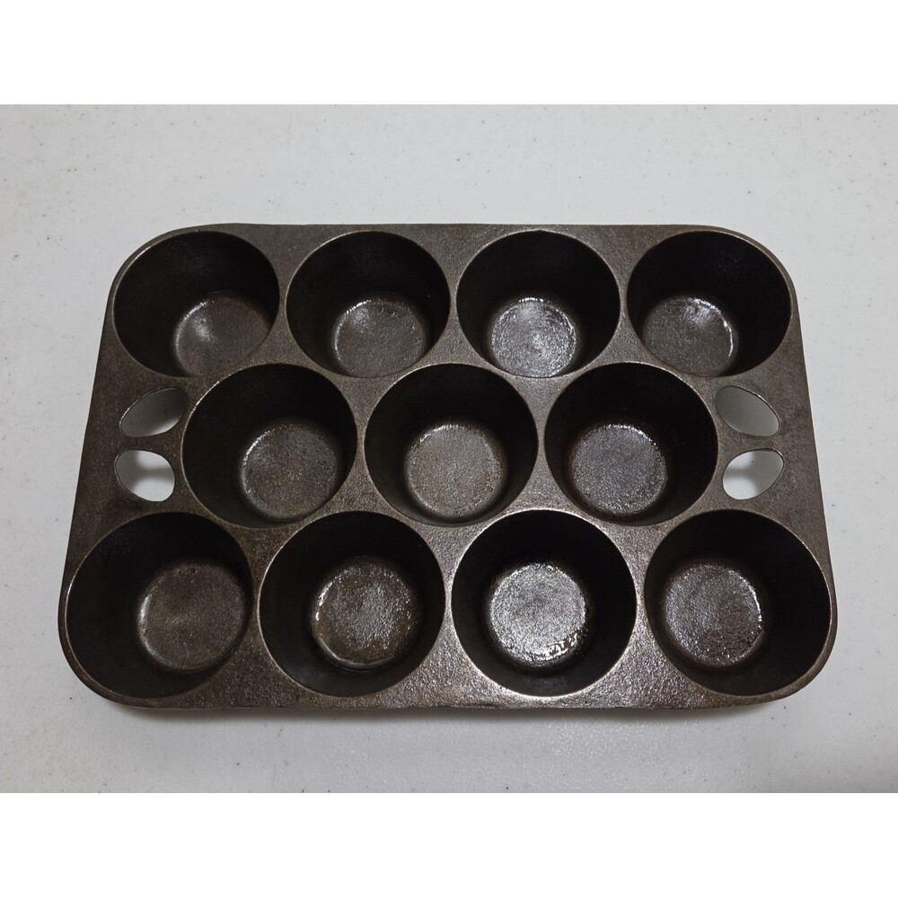 Vintage Wagner Ware Popover Pan No. 1323